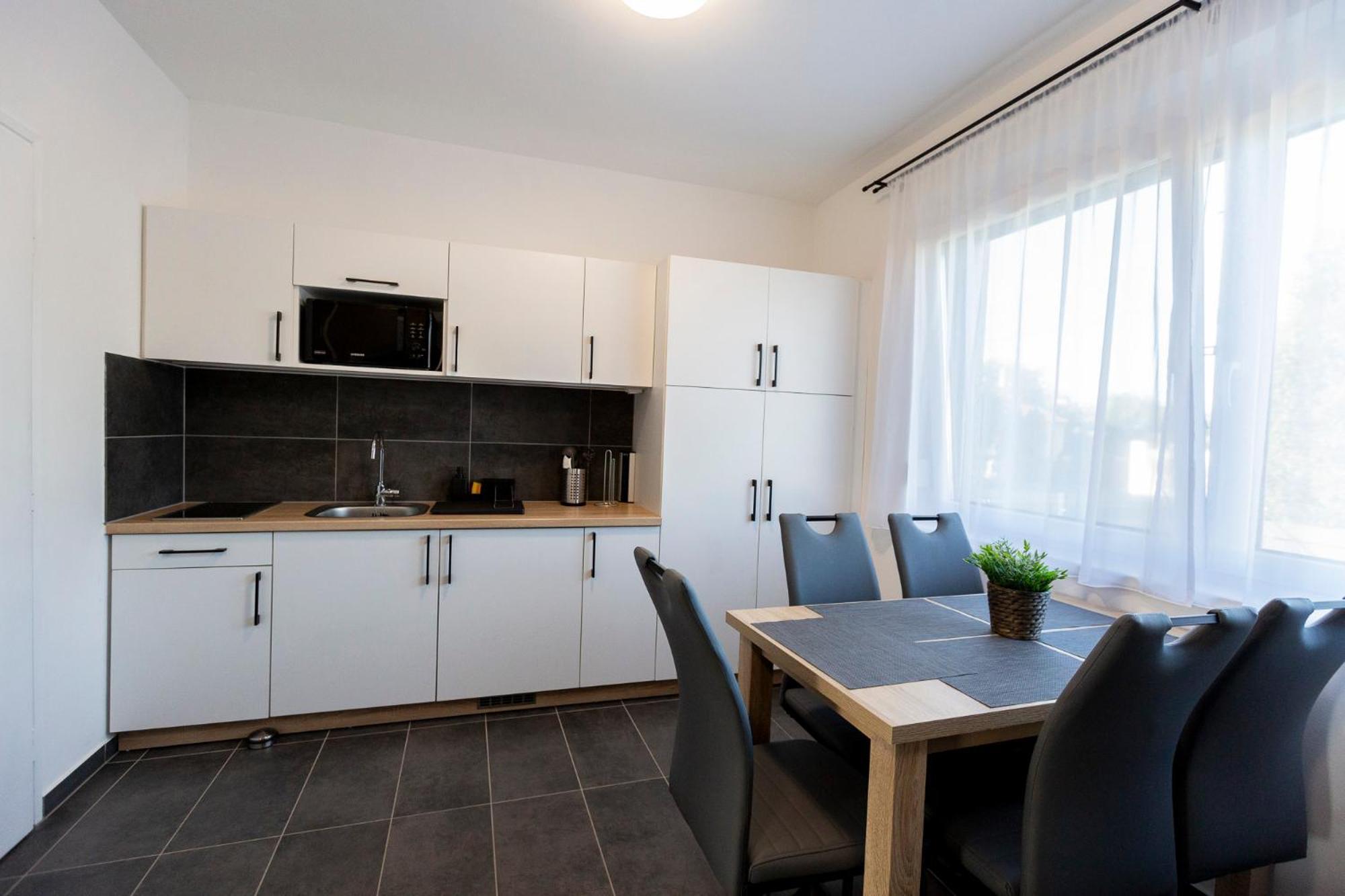 Horvath Apartman Fertod Ngoại thất bức ảnh